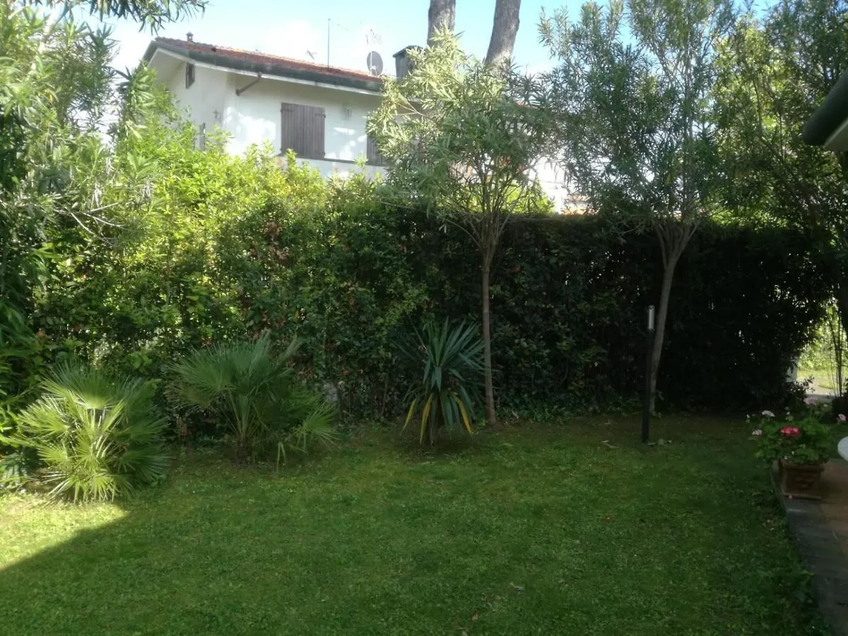 Holiday Home Villetta Cinquale Italy